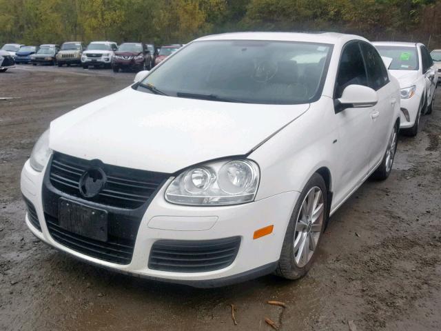 3VWRA7AJXAM078625 - 2010 VOLKSWAGEN JETTA WOLF WHITE photo 2