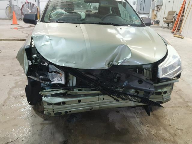 1FAHP32N08W128746 - 2008 FORD FOCUS S/SE GREEN photo 9