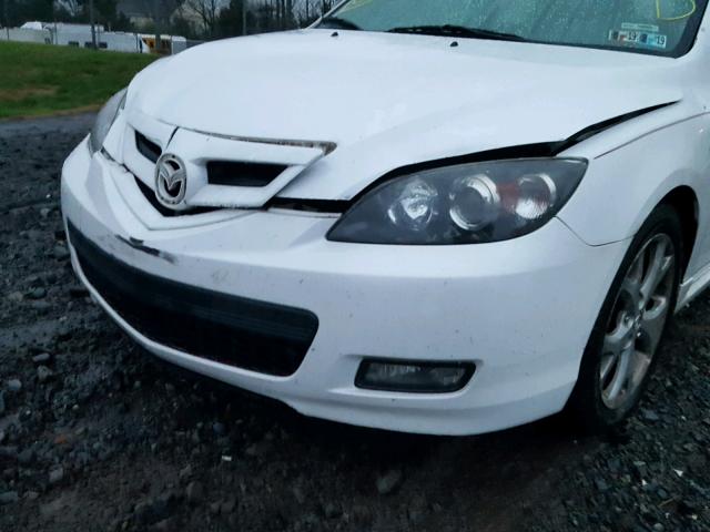 JM1BK344181857516 - 2008 MAZDA 3 HATCHBAC WHITE photo 9