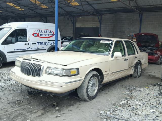 1LNLM83W1TY693937 - 1996 LINCOLN TOWN CAR C CREAM photo 2