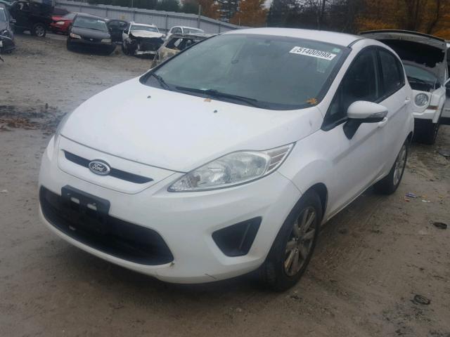 3FADP4EJ3DM117053 - 2013 FORD FIESTA SE WHITE photo 2