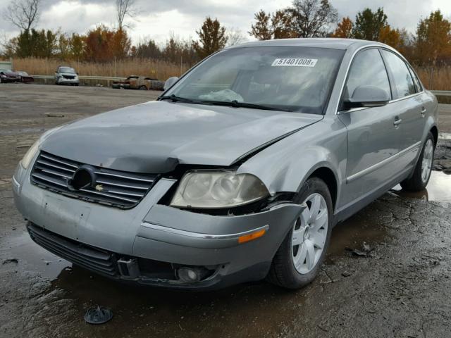 WVWAD63B75P006921 - 2005 VOLKSWAGEN PASSAT GLS GREEN photo 2