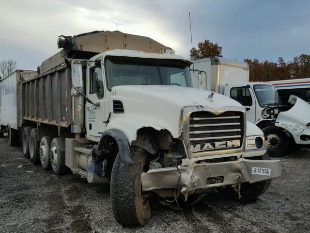 1M2AG11C86M047062 - 2006 MACK 700 CV700 WHITE photo 1