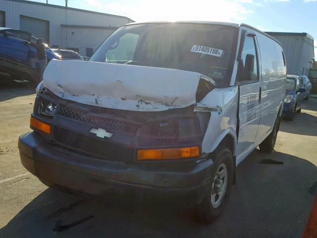 1GCFG15X471239198 - 2007 CHEVROLET EXPRESS G1 WHITE photo 2