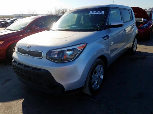 KNDJN2A23F7782621 - 2015 KIA SOUL SILVER photo 2