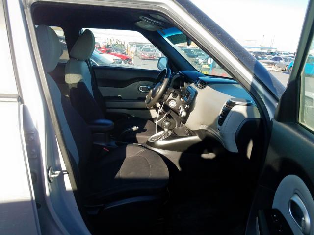 KNDJN2A23F7782621 - 2015 KIA SOUL SILVER photo 5