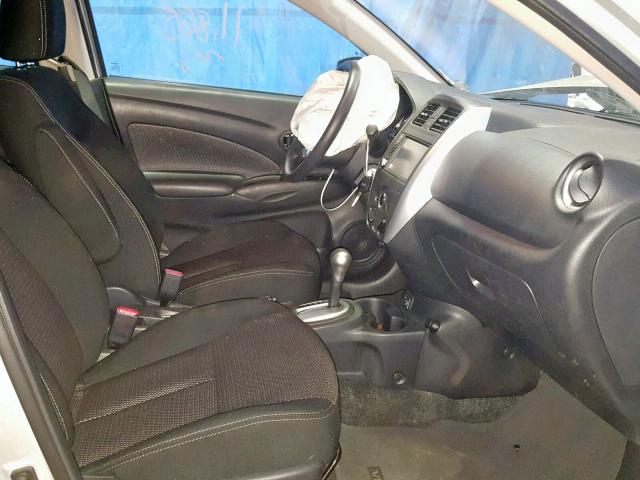 3N1CN7AP2KL852412 - 2019 NISSAN VERSA S SILVER photo 5