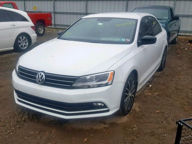 3VWB17AJ6GM372453 - 2016 VOLKSWAGEN JETTA SPOR WHITE photo 2