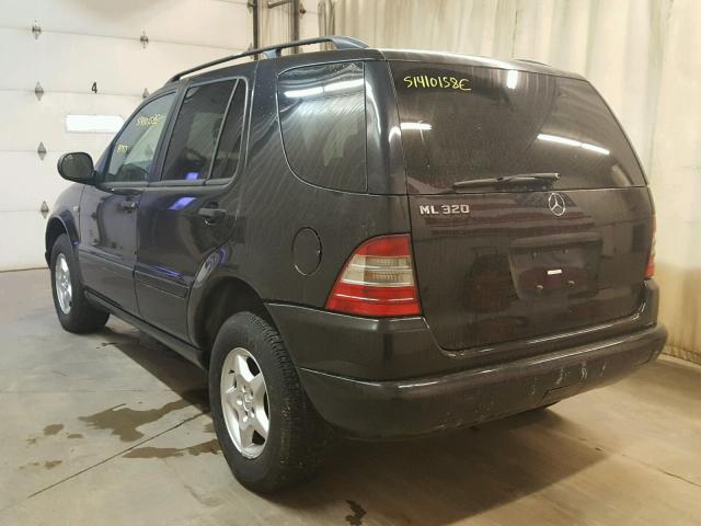 4JGAB54E7YA172223 - 2000 MERCEDES-BENZ ML 320 BLACK photo 3