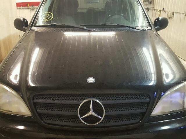 4JGAB54E7YA172223 - 2000 MERCEDES-BENZ ML 320 BLACK photo 9