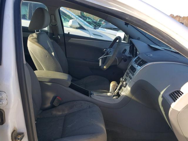 1G1ZC5E07CF106749 - 2012 CHEVROLET MALIBU 1LT WHITE photo 5