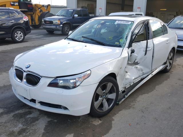 WBANF33517CS41925 - 2007 BMW 525 XI WHITE photo 2