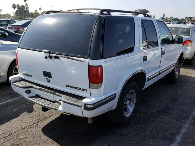 1GNCS13W4W2284718 - 1998 CHEVROLET BLAZER WHITE photo 4