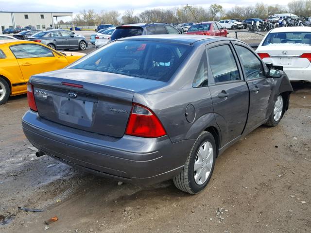 1FAFP34N57W280170 - 2007 FORD FOCUS ZX4 GRAY photo 4