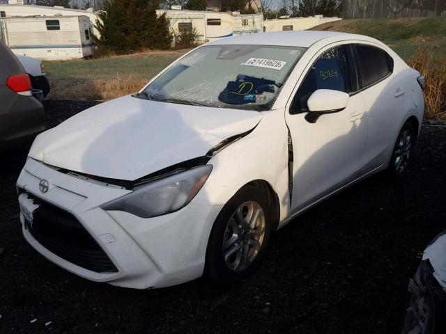 3MYDLBZV8GY119208 - 2016 TOYOTA SCION IA WHITE photo 2