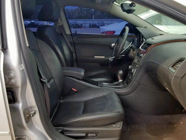 1G1ZE5EB8AF259391 - 2010 CHEVROLET MALIBU LTZ ვერცხლისფერი ფოტო 5