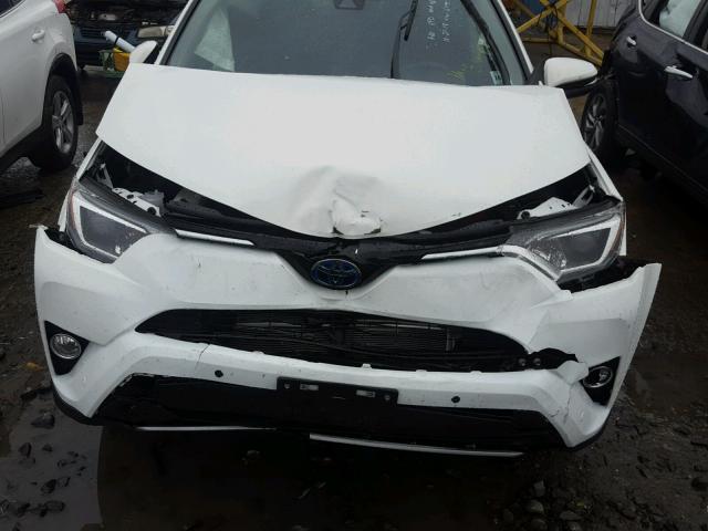 JTMRJREV9JD156495 - 2018 TOYOTA RAV4 HV LE WHITE photo 9