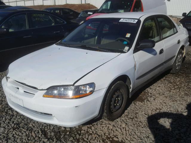 1HGCF864XYA144571 - 2000 HONDA ACCORD DX WHITE photo 2