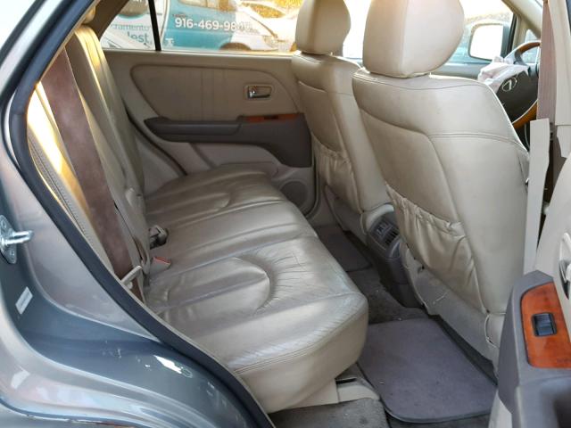 JTJHF10U910167255 - 2001 LEXUS RX 300 SILVER photo 6