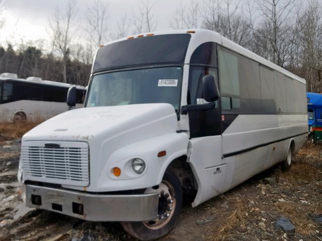 4UZAAZBW93CK70396 - 2003 FREIGHTLINER CHASSIS FB WHITE photo 2