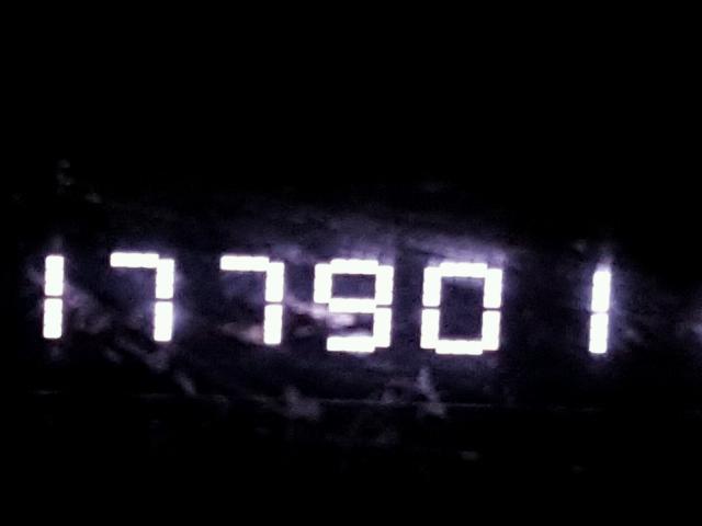 1J8HG48K28C149749 - 2008 JEEP COMMANDER GRAY photo 8