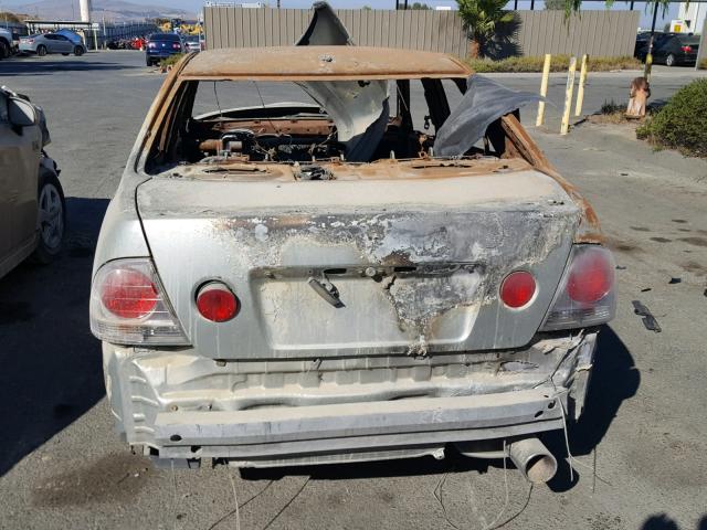 JTHBD182810002328 - 2001 LEXUS IS 300 GRAY photo 10