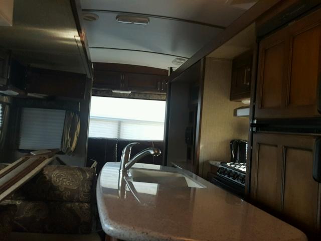 4YDT32828GB452456 - 2016 OUTB TRAVEL TRL TWO TONE photo 5