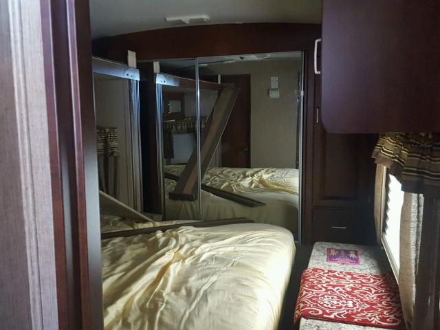 4YDT32828GB452456 - 2016 OUTB TRAVEL TRL TWO TONE photo 6