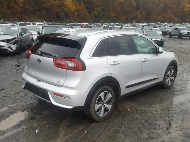 KNDCC3LC8H5066855 - 2017 KIA NIRO EX SILVER photo 4