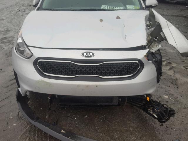 KNDCC3LC8H5066855 - 2017 KIA NIRO EX SILVER photo 7