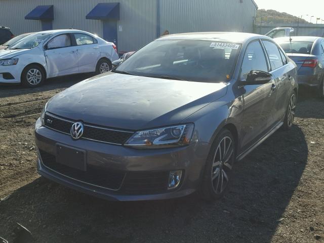 3VW4S7AJ8EM385546 - 2014 VOLKSWAGEN JETTA GLI GRAY photo 2