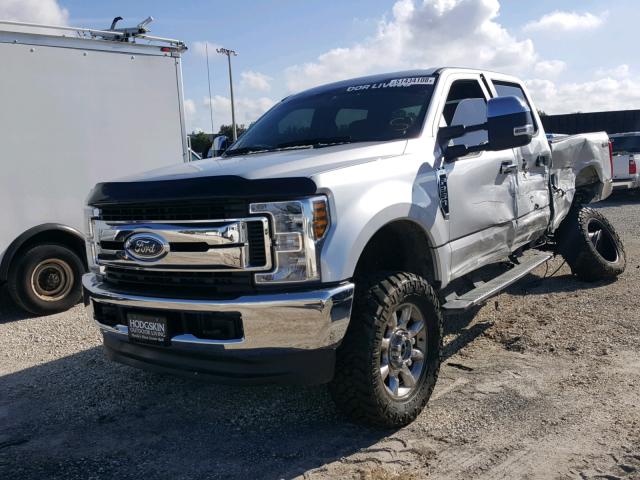 1FT8W3B6XJEB34328 - 2018 FORD F350 SUPER SILVER photo 2