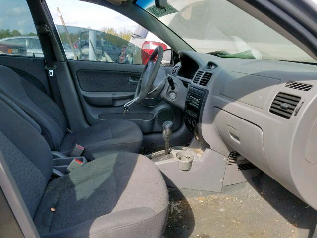 KNADC125636279606 - 2003 KIA RIO GRAY photo 5