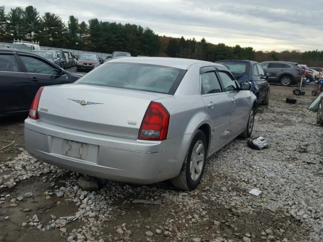 2C3JA53G05H505602 - 2005 CHRYSLER 300 TOURIN SILVER photo 4