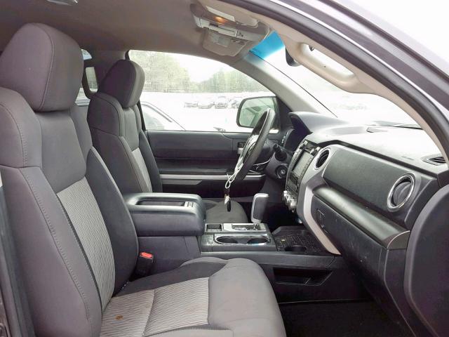 5TFRW5F17HX217907 - 2017 TOYOTA TUNDRA DOUBLE CAB SR/SR5  photo 5
