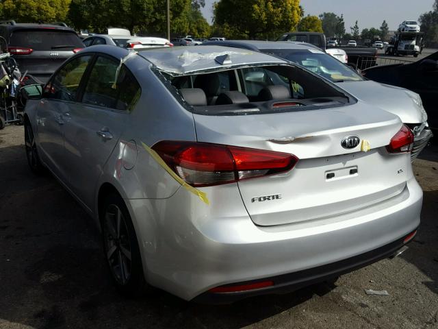 3KPFN4A88JE208482 - 2018 KIA FORTE EX SILVER photo 3