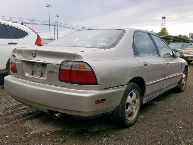 1HGCD5604VA108064 - 1997 HONDA ACCORD SE GRAY photo 4