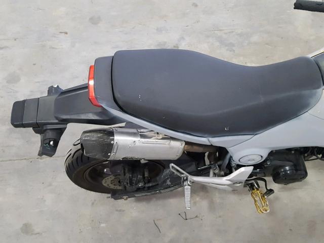 MLHJC6110F5107886 - 2015 HONDA GROM 125 GRAY photo 6