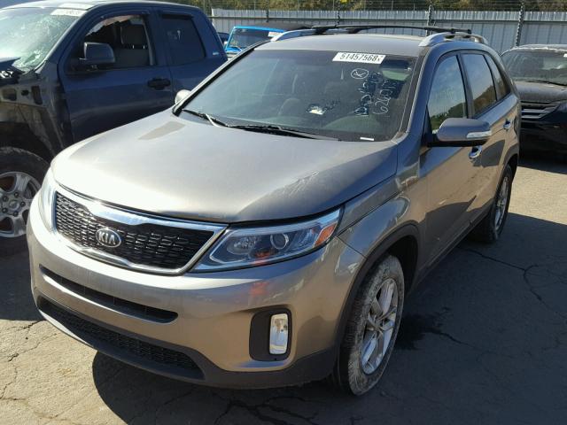 5XYKT4A66FG626018 - 2015 KIA SORENTO LX GRAY photo 2