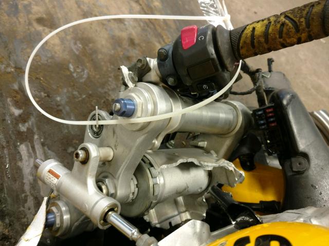 JS1VT52A822100722 - 2002 SUZUKI TL1000 R YELLOW photo 8