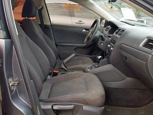 3VW2K7AJ1DM212893 - 2013 VOLKSWAGEN JETTA BASE GRAY photo 5