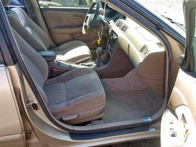 JT2BG22K010535810 - 2001 TOYOTA CAMRY CE BEIGE photo 5