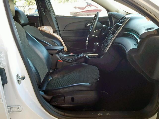 1G11C5SL2FF272564 - 2015 CHEVROLET MALIBU 1LT თეთრი ფოტო 5