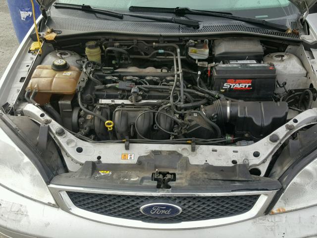 1FAFP34N85W272318 - 2005 FORD FOCUS ZX4 SILVER photo 7