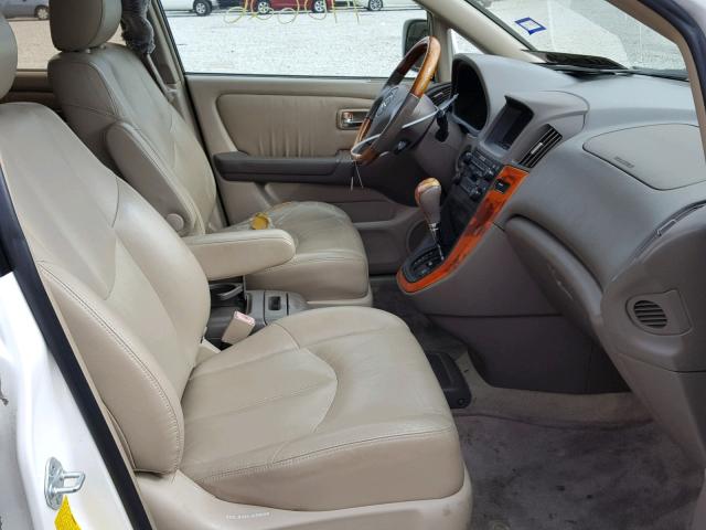 JTJGF10U210090353 - 2001 LEXUS RX 300 WHITE photo 5