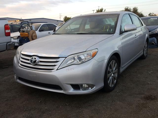 4T1BK3DB3BU382967 - 2011 TOYOTA AVALON BAS Argent photo 2