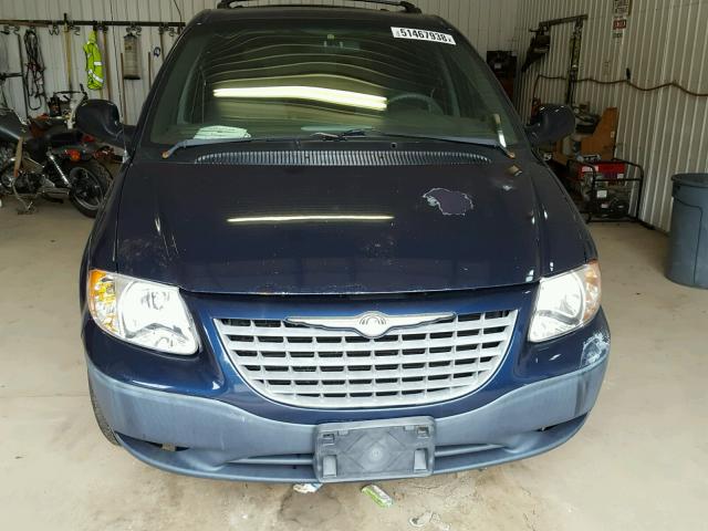 1C4GJ25302B559467 - 2002 CHRYSLER VOYAGER BLUE photo 9