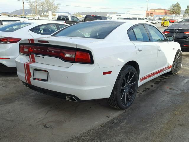 2C3CDXAT7DH580355 - 2013 DODGE CHARGER PO WHITE photo 4