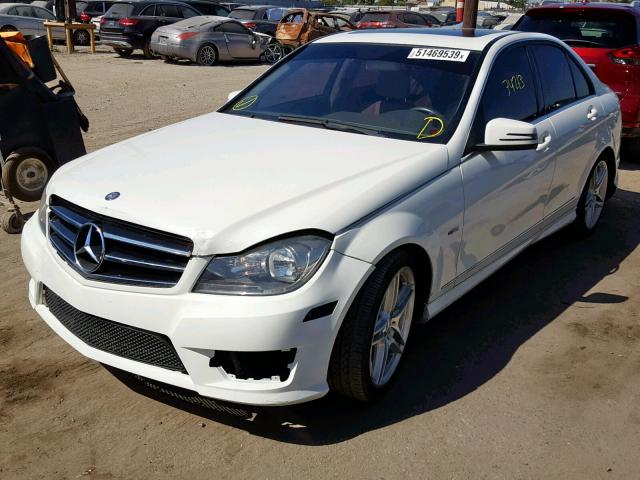 WDDGF4HB0CA600838 - 2012 MERCEDES-BENZ C 250 WHITE photo 2