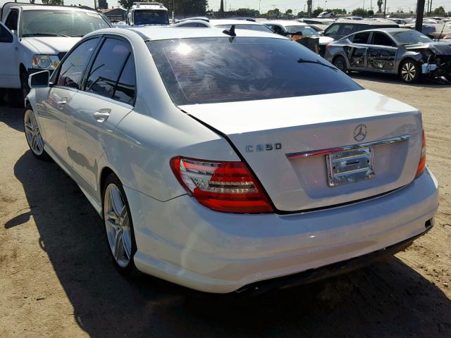 WDDGF4HB0CA600838 - 2012 MERCEDES-BENZ C 250 WHITE photo 3